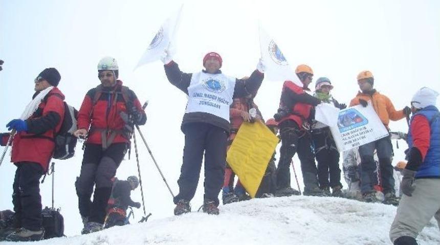 Madenciler Zirveye &Ccedil;ıktı
