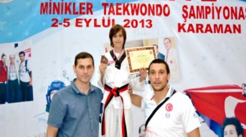 Sakarya Fatih Koleji &Ouml;ğrencisi, Tekvandoda T&uuml;rkiye &Uuml;&ccedil;&uuml;nc&uuml;s&uuml; Oldu