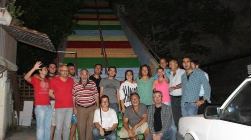 Bayan Başkan Adayı Merdiven Boyadı