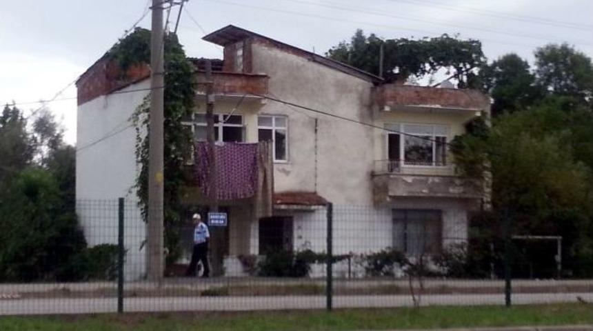 Dayısını ve yengesini &ouml;ld&uuml;rd&uuml;