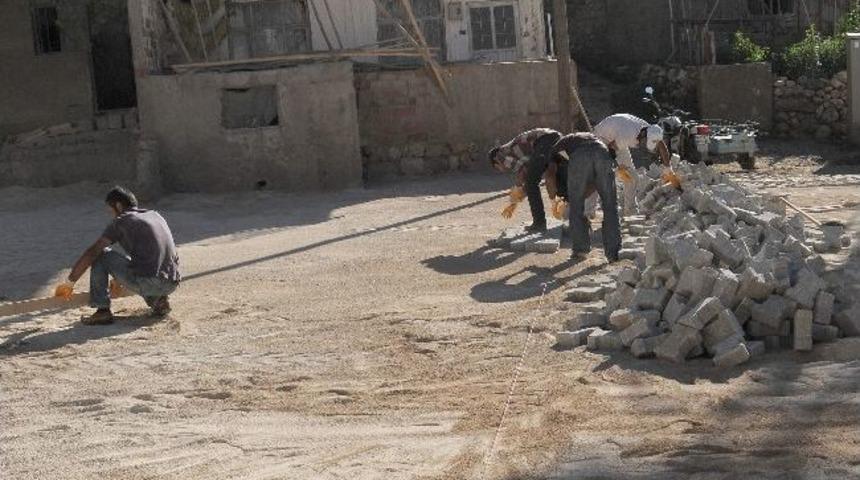 &Ccedil;elikhan Belediyesinden Kilitli Parke Taşı &Ccedil;alışması