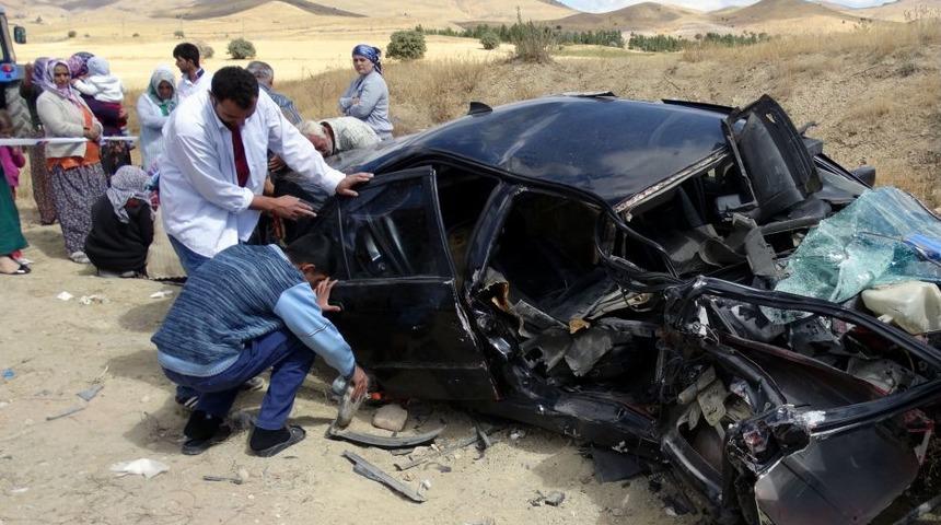 Malatya'da Trafik Kazası: 2 &Ouml;l&uuml;, 8 Yaralı
