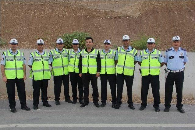 Çorum Polisi’nden Üniversitesi Öğrencilerine Leblebi