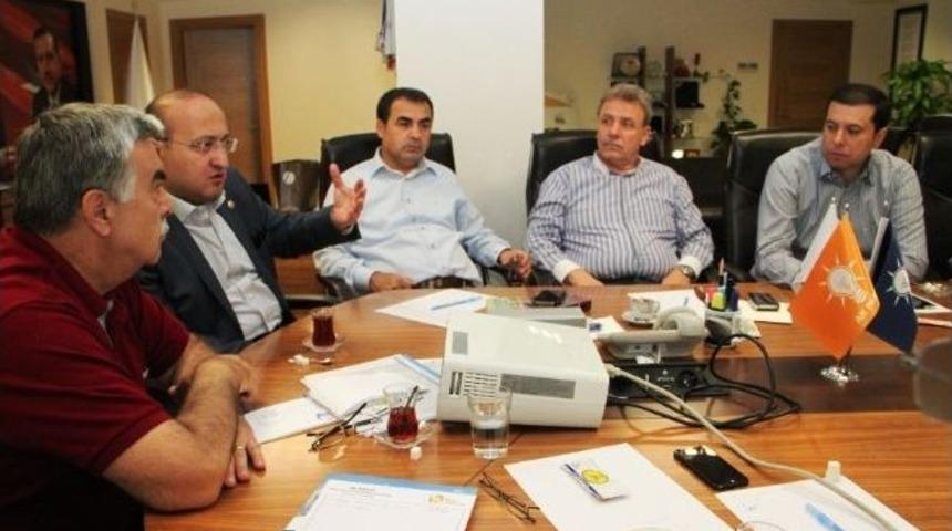 Başbakan'ın Başdanışmanı Akdoğan, Ak Parti İzmir'i Ziyaret Etti