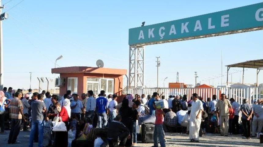 Ak&ccedil;akale Ve Tellabyat Sınır Kapısında M&uuml;lteci Yoğunluğu