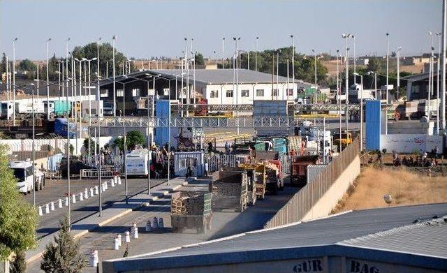 Akçakale Ve Tellabyat Sınır Kapısında Mülteci Yoğunluğu