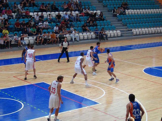 Uşak Sportif, Mersin BŞB yi Farklı Skor Ile Yendi 1