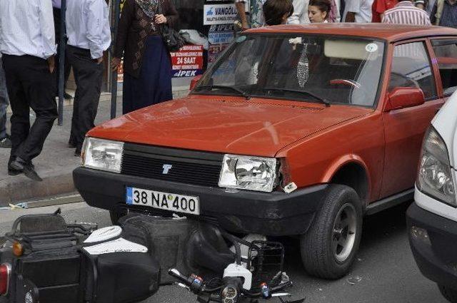 Yoğunbur&ccedil; Kavşağında Kaza, 4 Yaralı 1