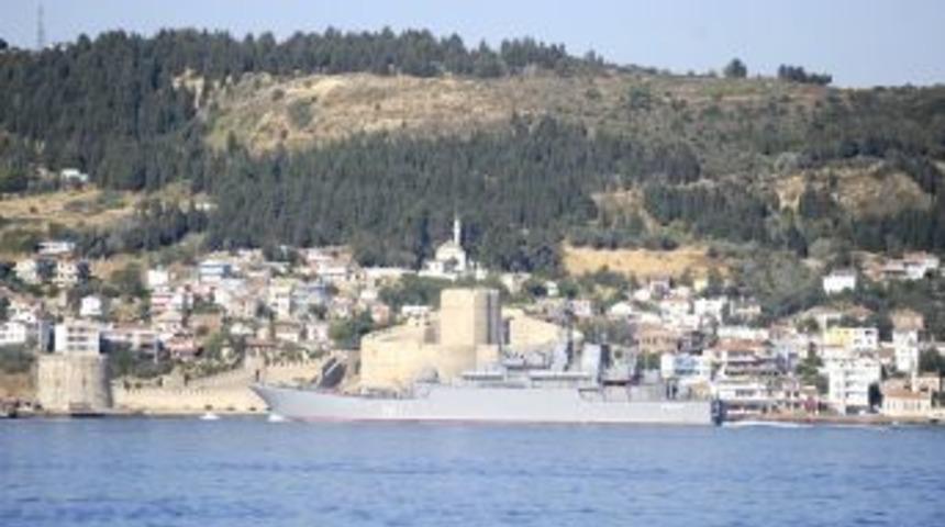 Rus Savaş Gemileri &Ccedil;anakkale Boğazı'ndan Ge&ccedil;ti