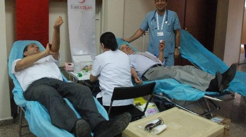 Aydın İl &Ouml;zel İdaresi Ve İl Genel Meclisi &Uuml;yeleri Kan Bağışında Bulundu