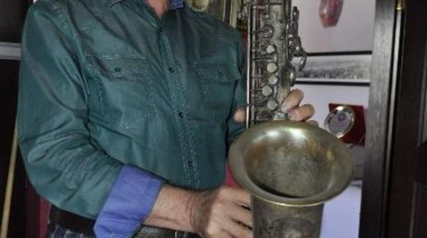 Kolej M&uuml;d&uuml;r&uuml; Kendi &Ccedil;abasıyla M&uuml;ze Kuracak