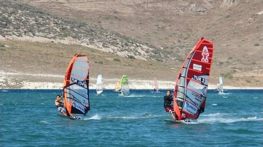 Windsurf'te Arkas Spor R&uuml;zgarı