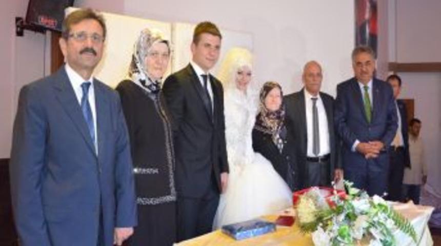 Bakan Yazıcı &Ccedil;ayeli&rsquo;nde Nikah Şahitliği Yaptı