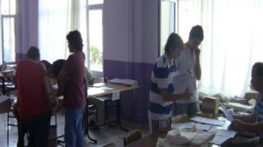Karam&uuml;rsel Meslek Y&uuml;ksekokulu'nda Kayıtlar Sorunsuz Devam Ediyor