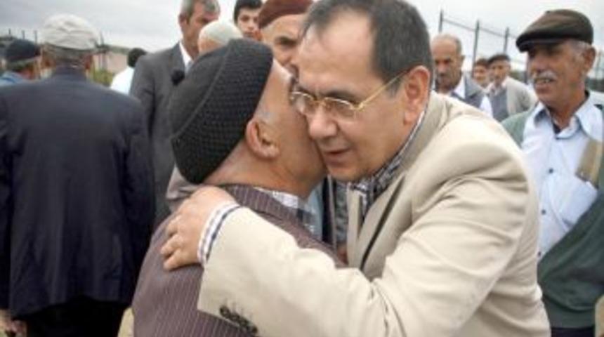 AK Parti'li Demir: Oturarak Siyaset Bize G&ouml;re Değil