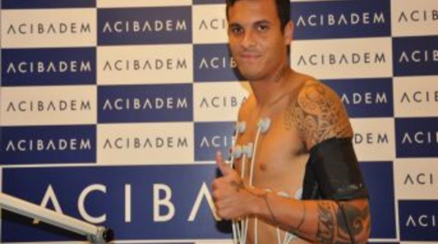 Beşiktaş'ın Yeni Sol Bek Oyuncusu Ramon Sağlık Kontrol&uuml;nden Ge&ccedil;ti