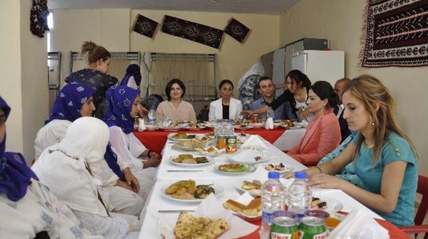 Vali Eşi G&uuml;lten İpek Taziye Ziyaretlerine Katıldı