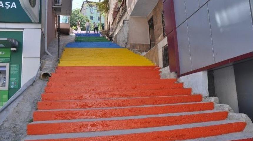 Kemalpaşa&rsquo;da Merdivenler Renkleniyor