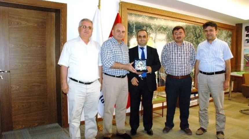 Gediz Kaymakamı Mehmet Yılmaz Başkan Saraoğlu'nu Ziyaret Etti