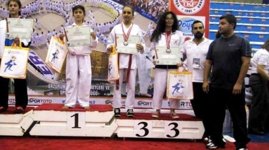 Karatede Şampiyon Bur&ccedil; Okulları