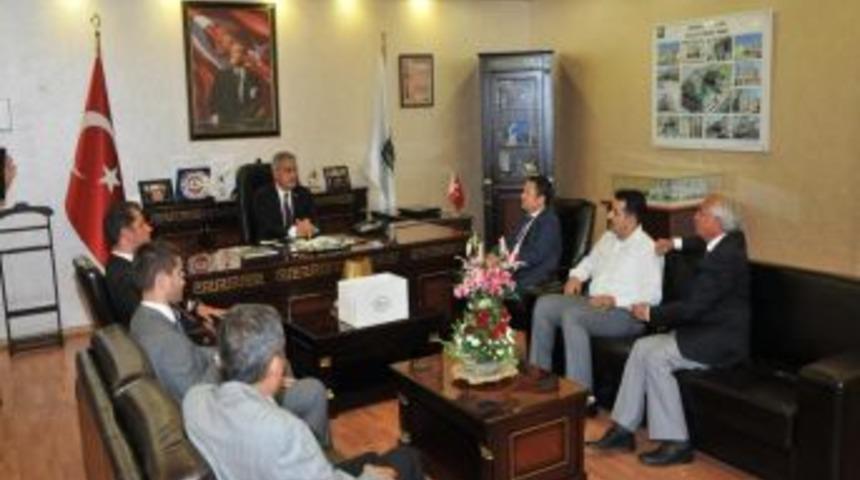 OSB Y&ouml;netimi Başkan Kara&rsquo;yı Ziyaret Etti