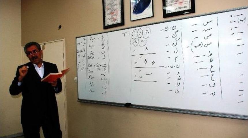 Osmanlıca T&uuml;rk&ccedil;esi Kursu'na B&uuml;y&uuml;k İlgi