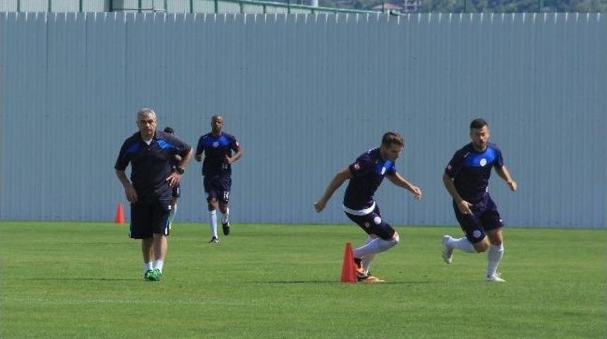&Ccedil;aykur Rizespor'da Serkan&rsquo;a Yeni Takım Arkadaşlarından Hoş Geldin S&uuml;rprizi