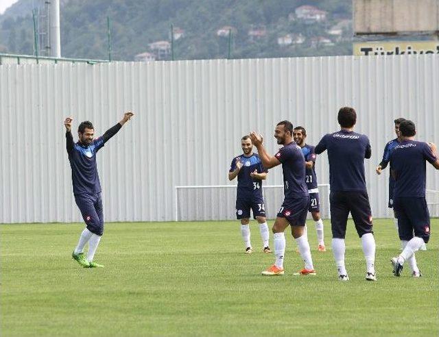 &Ccedil;aykur Rizespor da Serkan&rsquo;a Yeni Takım Arkadaşlarından Hoş Geldin S&uuml;rprizi 1