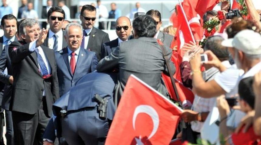 Cumhurbaşkanı G&uuml;l'&uuml;n Yollarına Ve &Uuml;zerine G&uuml;l D&ouml;kt&uuml;ler...