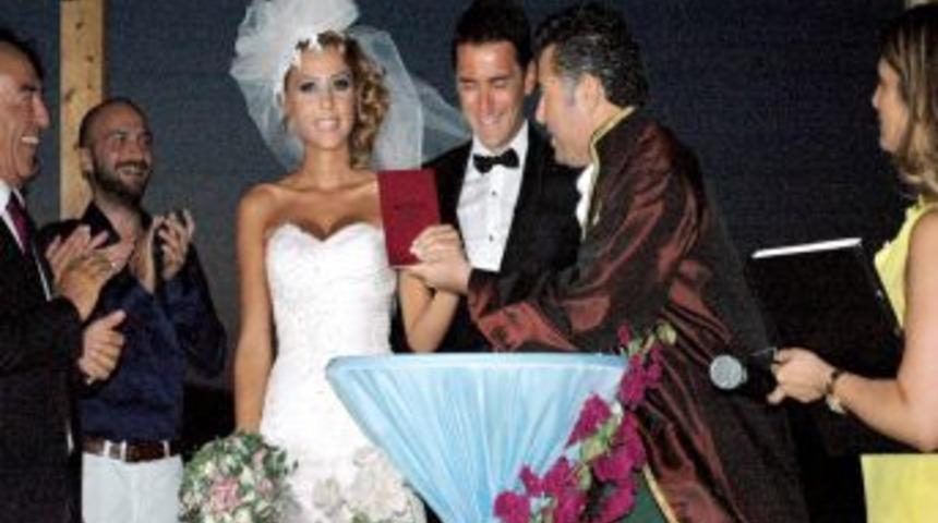 &Uuml;nl&uuml; Oyuncu Bekir Aksoy Bodrum&rsquo;da Evlendi