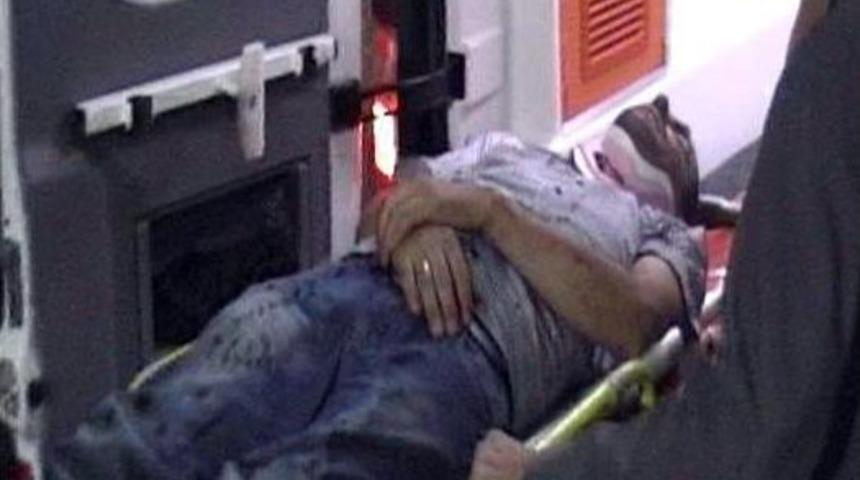 Otomobil Park Halindeki Ara&ccedil;lara &Ccedil;arptı: 4 Yaralı