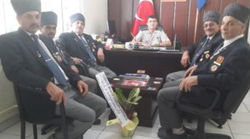 Gaziler Kula İl&ccedil;e Jandarma Komutanlığını Ziyaret Etti