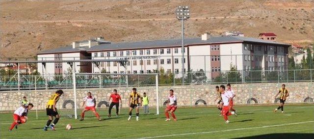 Bayburt Grup Özel İdare Spor, Kelkit Hürriyet Sporu 2-0 La Geçti