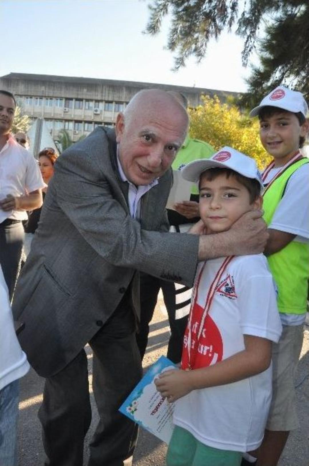 Aliağa&rsquo;da Minik S&uuml;r&uuml;c&uuml;lerin Sertifika Coşkusu