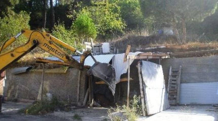 İzmit Belediye'si G&ouml;rsel Kirliliğe Ge&ccedil;it Vermiyor