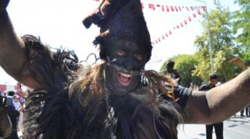 Kurtuluş T&ouml;reninde T&uuml;l&uuml;tabaklar B&uuml;y&uuml;k Ilgi G&ouml;rd&uuml;