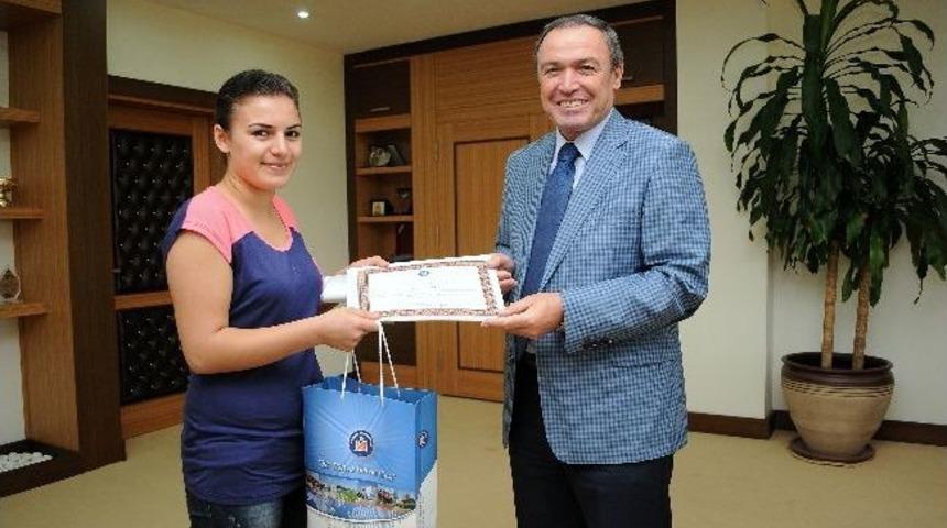 T&uuml;rkiye Birincisi Ve D&uuml;nya İkincisi A&uuml;&rsquo;den