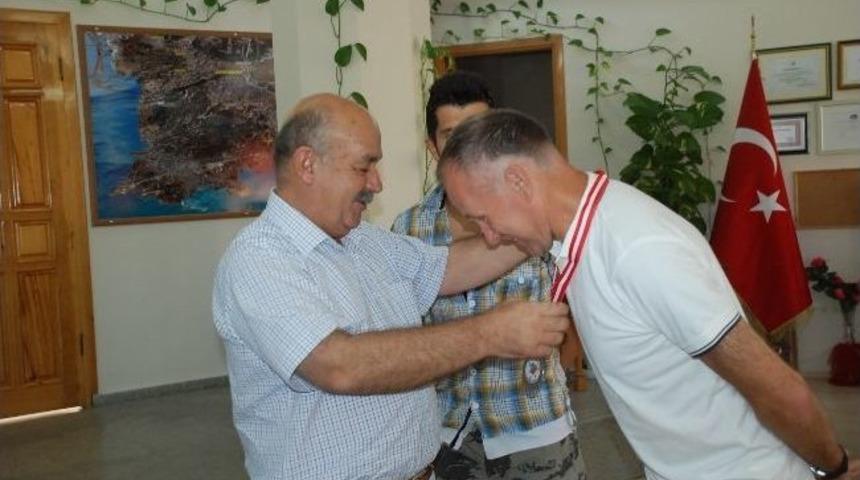 Didim Barış Koşusunda Dereceye Girenlere &Ccedil;eyrek Altın