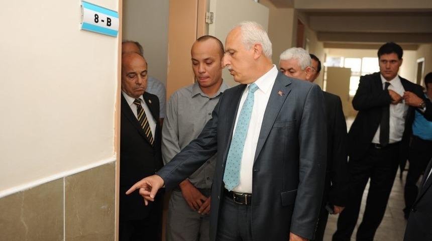 Vali Mutlu, Okullarda Incelemelerde Bulundu