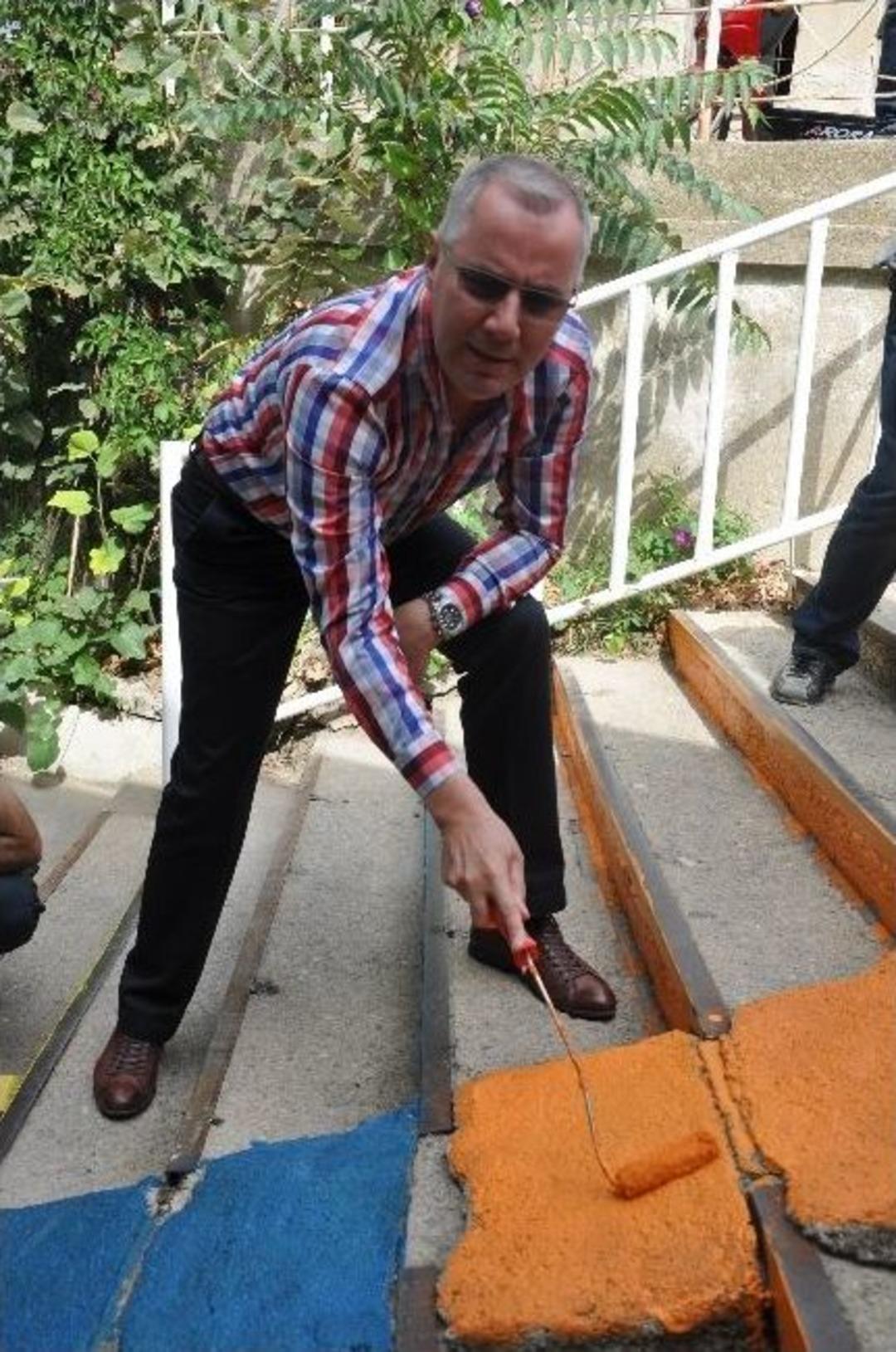 Milletvekili Fır&ccedil;ayı Eline Aldı