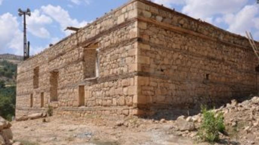 Tarihi Camide Restorasyon Başladı