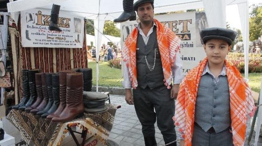 Efe K&uuml;lt&uuml;r&uuml; Olan K&ouml;r&uuml;kl&uuml; &Ccedil;izmeyi 45.sel&ccedil;uk-efes Festivalinde Tanıttı