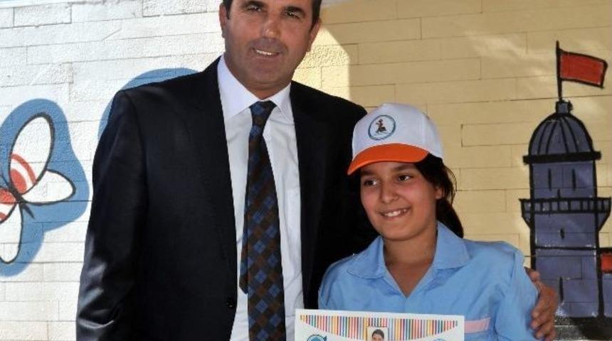 Hayvanat Bah&ccedil;esinin Minik Bakıcıları