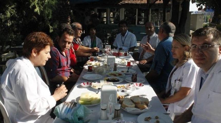 Sel&ccedil;uk Devlet Hastanesi G&ouml;revlileri Basınla Kahvaltıda Buluştu
