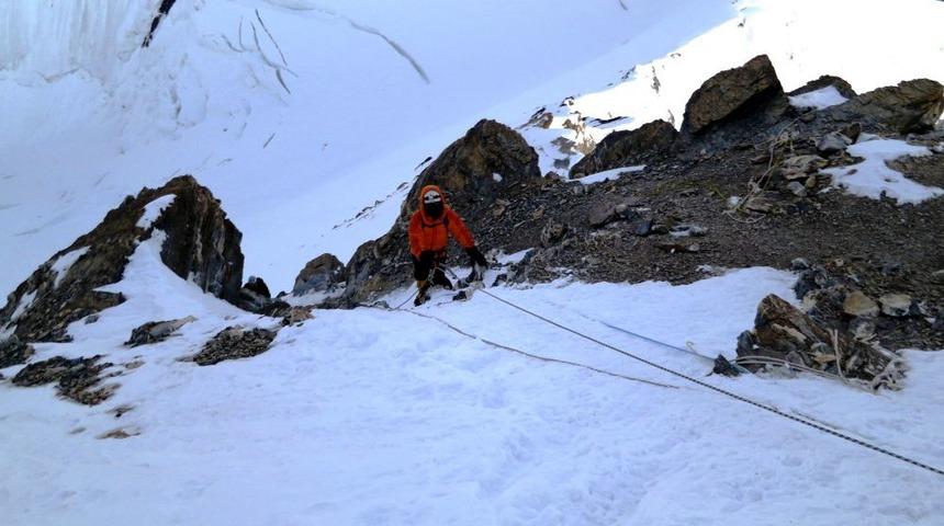 T&uuml;rk Dağcı Tanrı Dağları'nın Zirvesine 21 G&uuml;nl&uuml;k M&uuml;cadele Sonunda Ulaştı