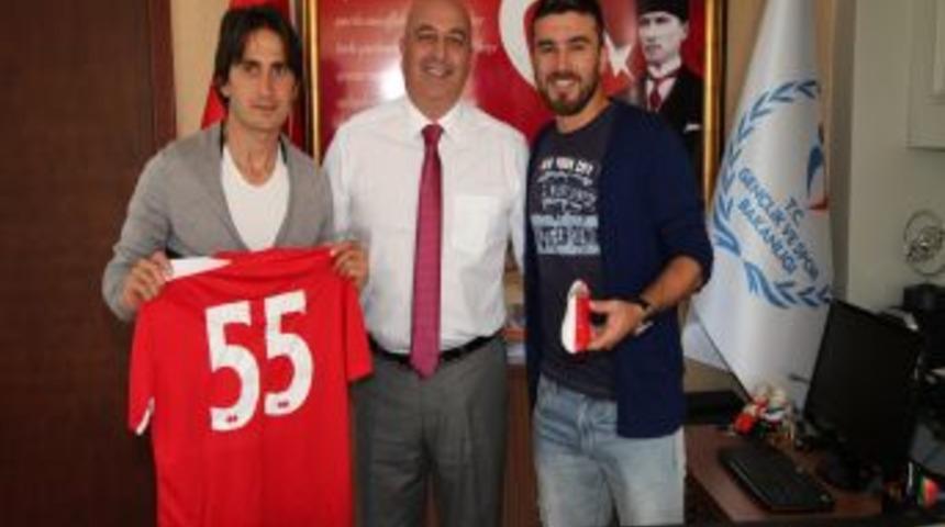 Samsunsporlu Futbolcular, G&uuml;ven &Ouml;zyurt'u Makamında Ziyaret Etti