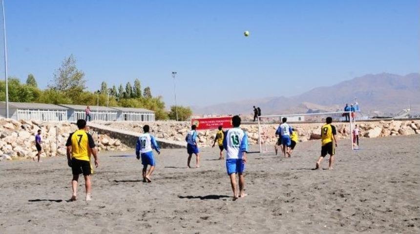 Plaj Futbolu B&ouml;lge Eleme Karşılaşmaları Başladı