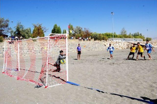 Plaj Futbolu B&ouml;lge Eleme Karşılaşmaları Başladı 1