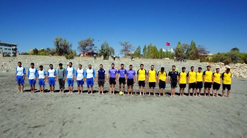 Van'da Plaj Futbolu B&ouml;lge Eleme Ma&ccedil;ları Başladı