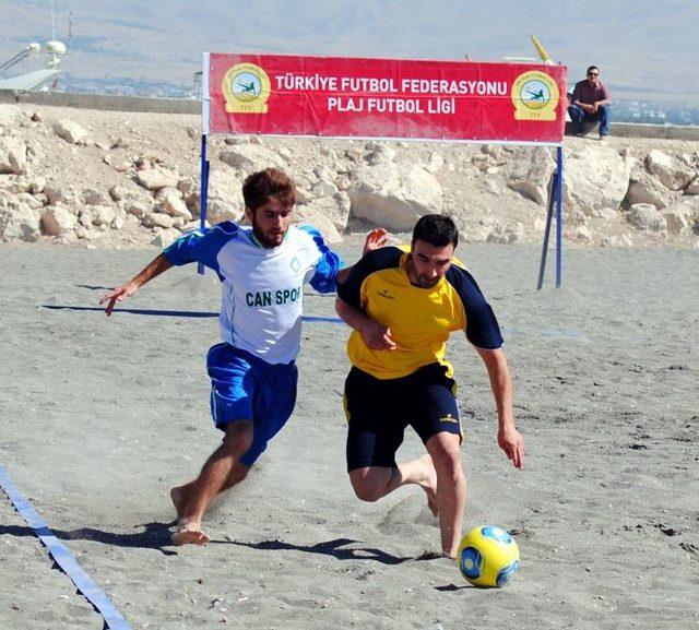 Van da Plaj Futbolu B&ouml;lge Eleme Ma&ccedil;ları Başladı 1